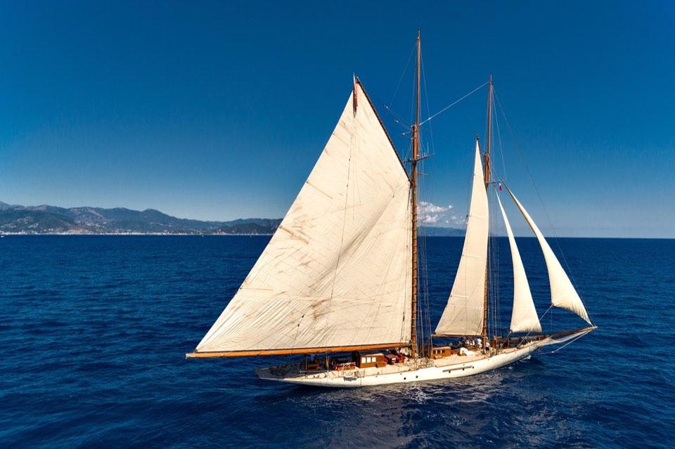 Schooner Invader (1905) under sail