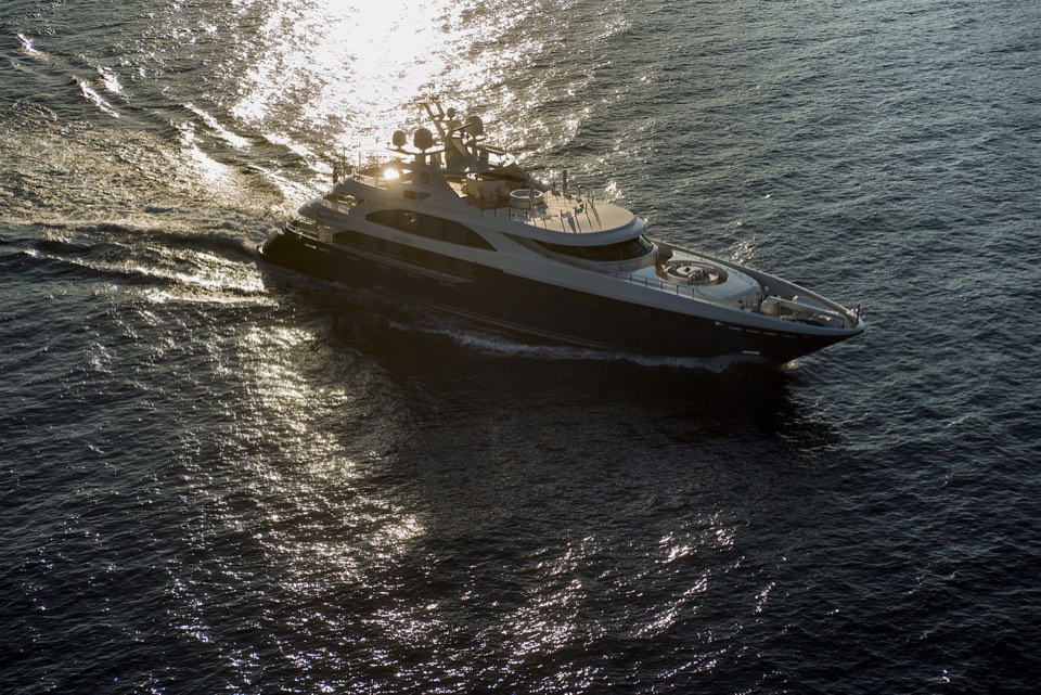 M/Y My Dream running into sun glitter