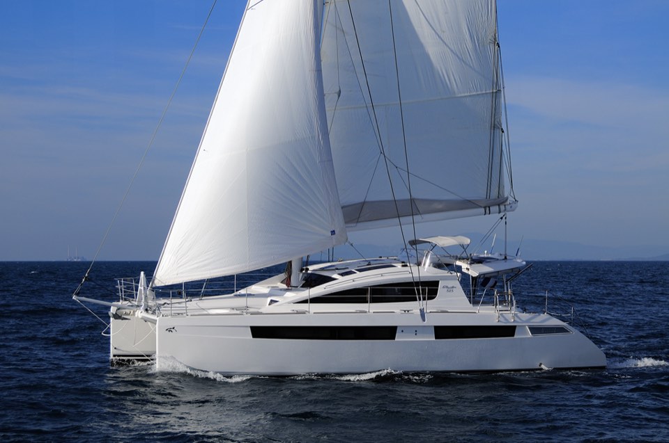 Alliaura Privilege 515: under sail