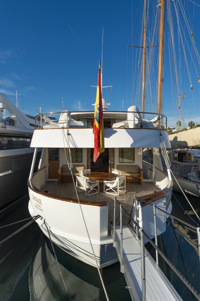 Danae Kamenga, 31 m: aft deck