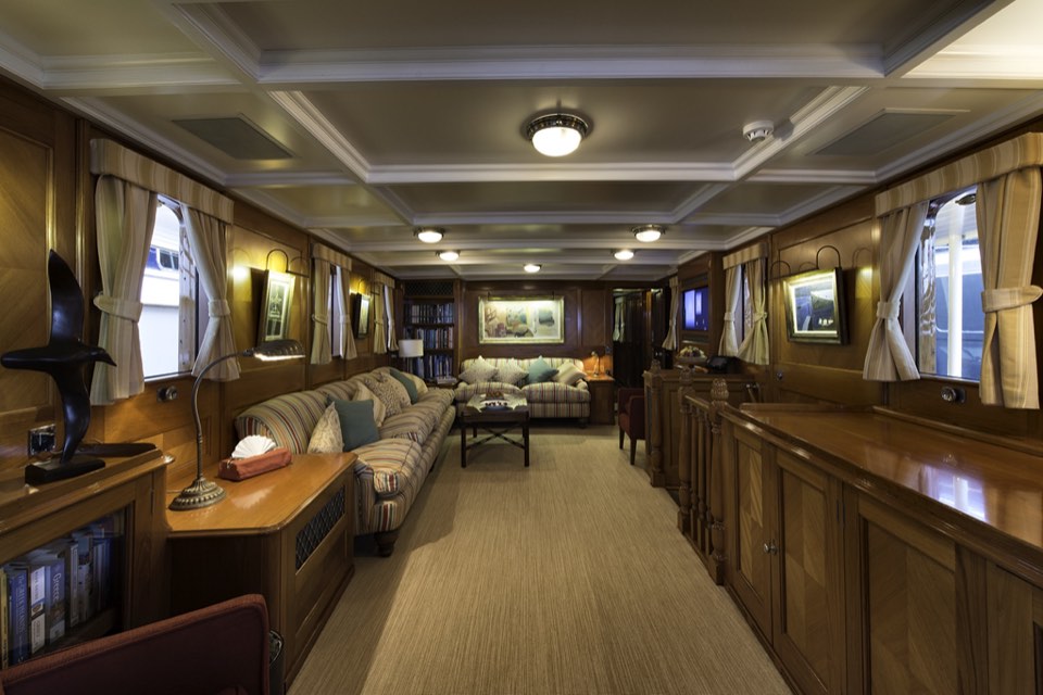 Fair Lady: saloon