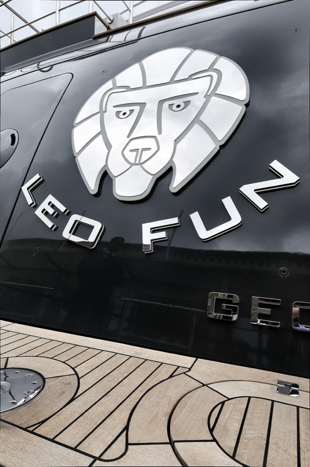 Leo Fun: transom