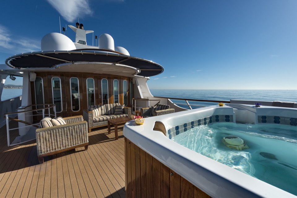 Sealion, 38 m: deck jacuzzi